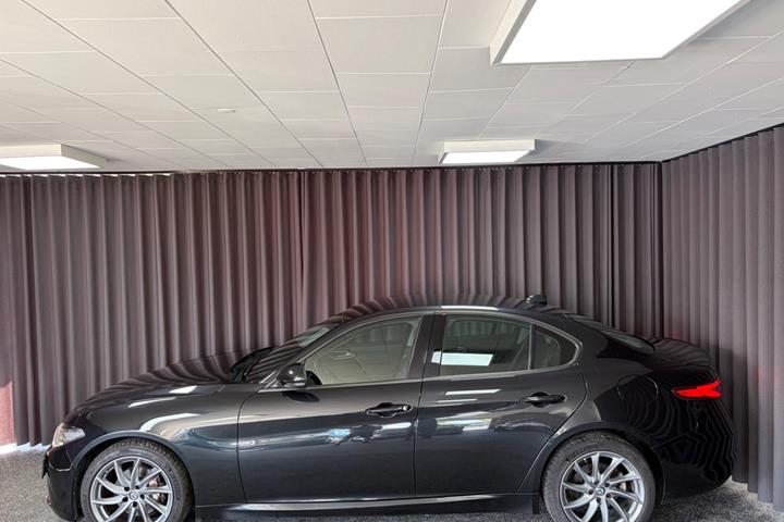 Sort Alfa Romeo Giulia fra 2018