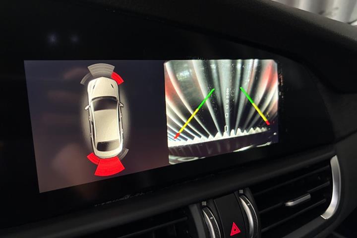 Sort Alfa Romeo Giulia fra 2018