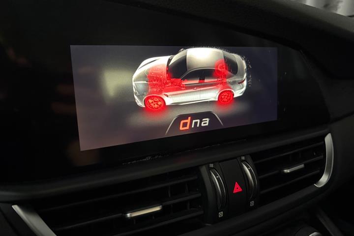 Sort Alfa Romeo Giulia fra 2018
