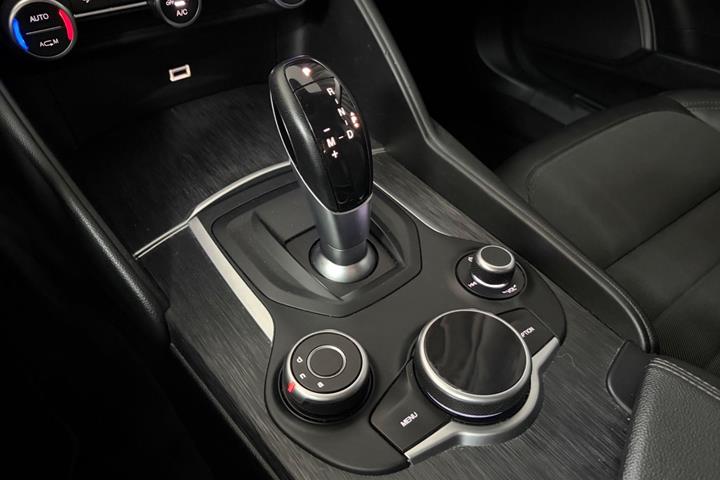 Sort Alfa Romeo Giulia fra 2018
