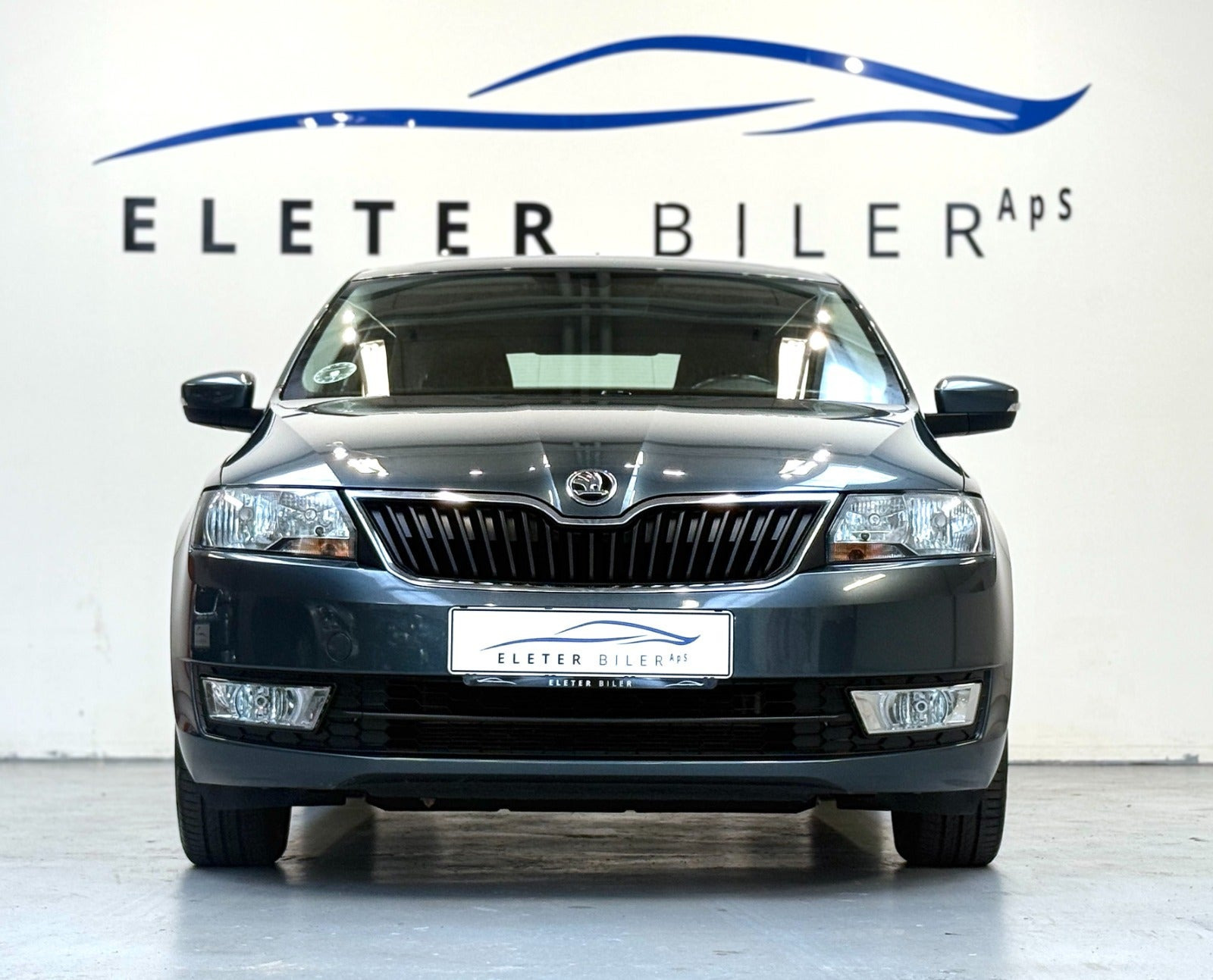Grå Skoda Rapid fra 2017