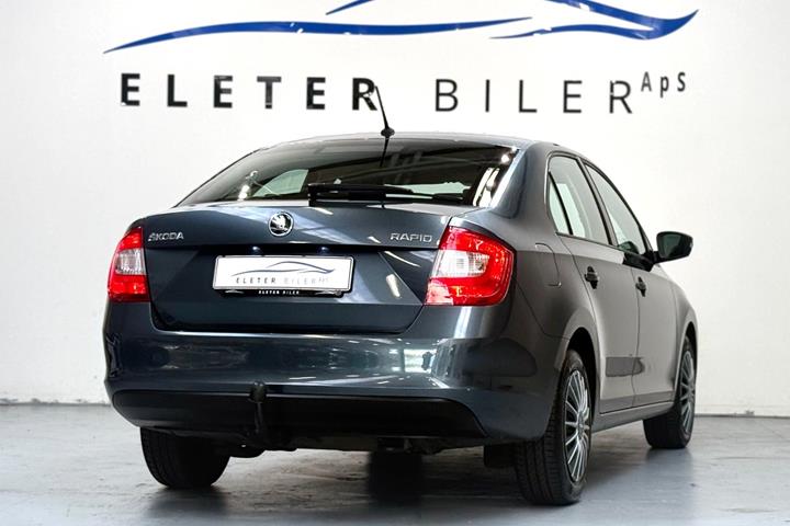 Grå Skoda Rapid fra 2017