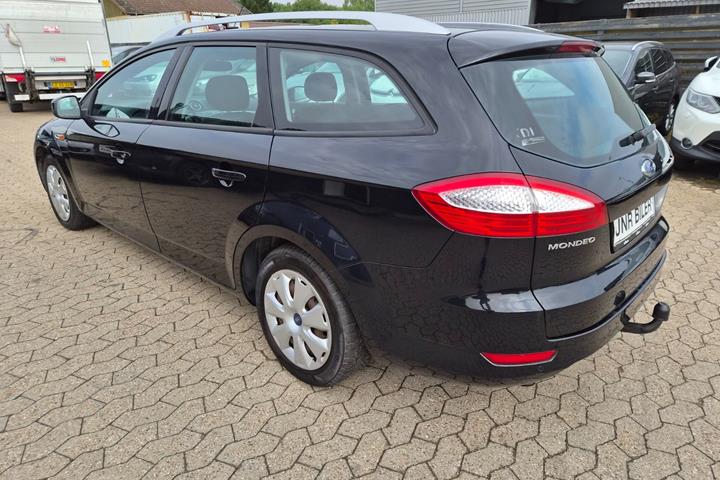 Sort Ford Mondeo fra 2009