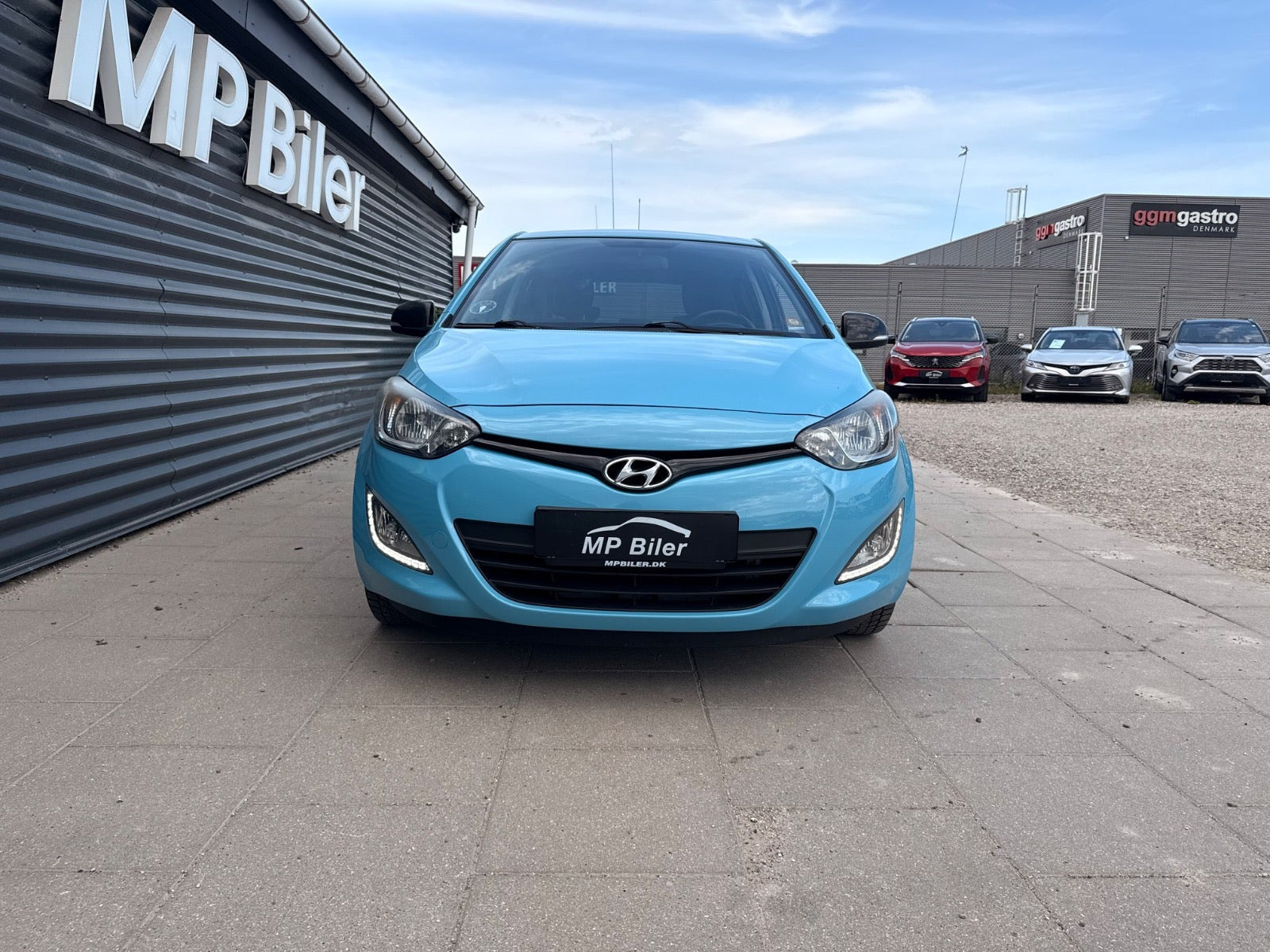 Blå Hyundai i20 fra 2014