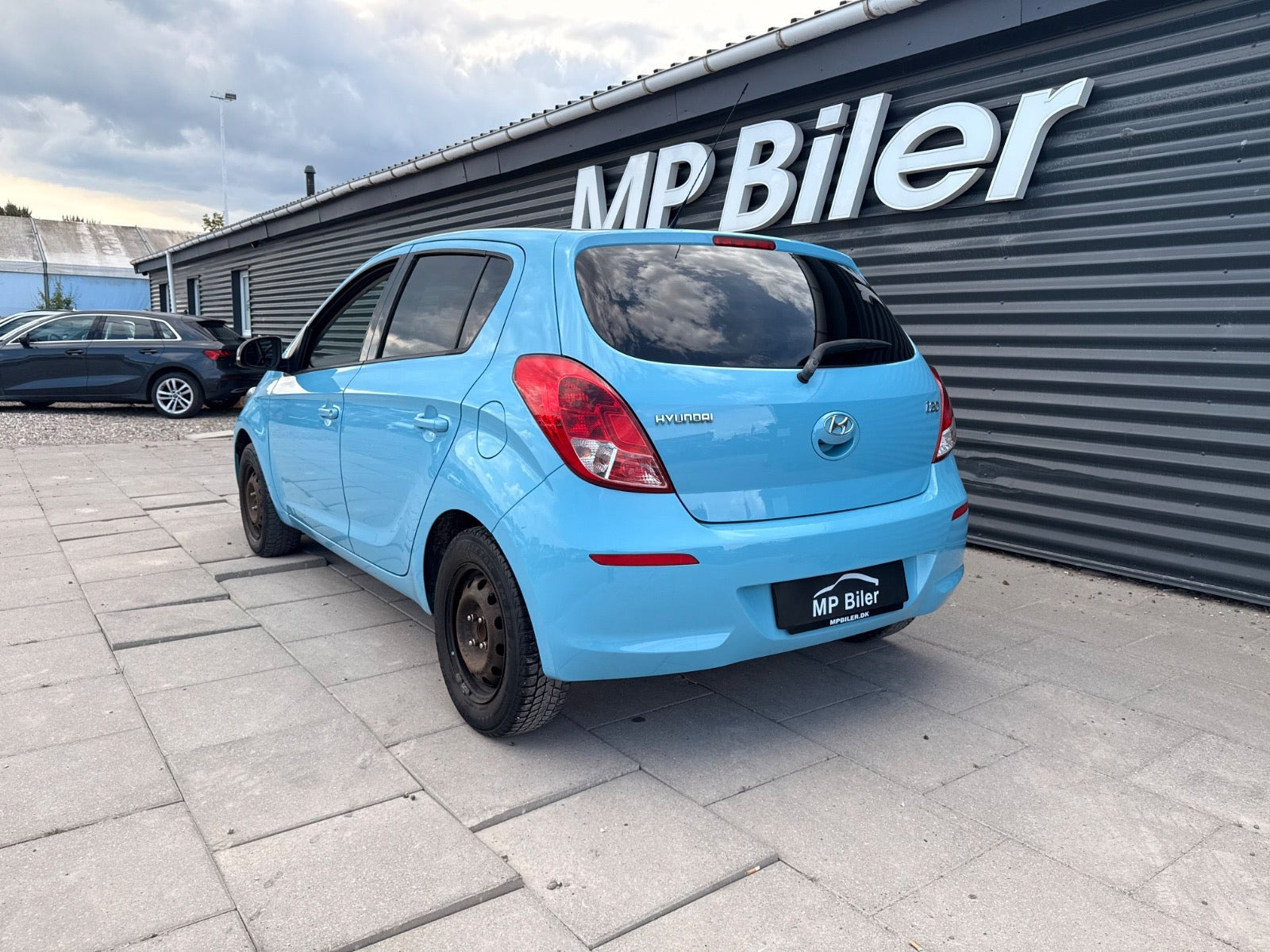 Blå Hyundai i20 fra 2014