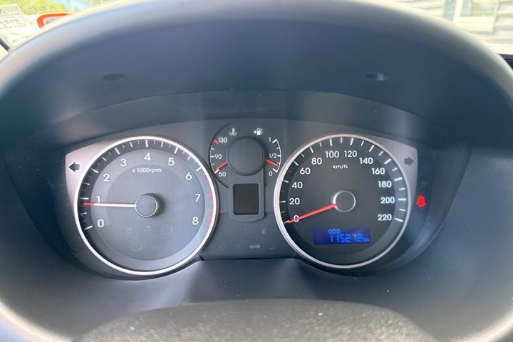 Blå Hyundai i20 fra 2014