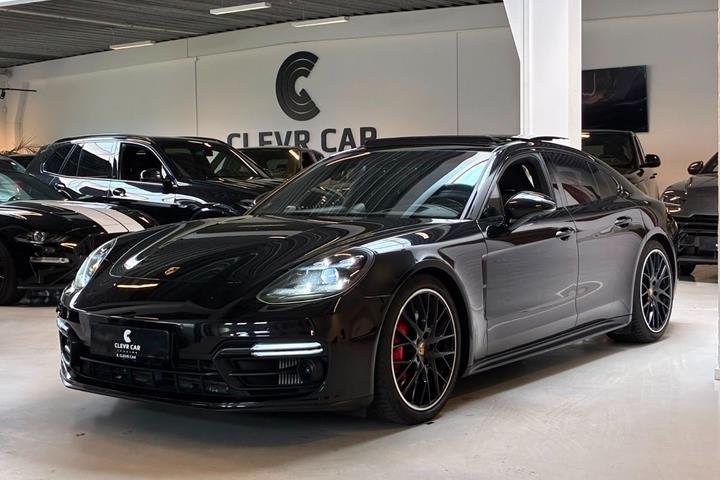 Sort Porsche Panamera GTS fra 2019