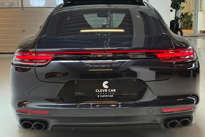 Sort Porsche Panamera GTS fra 2019