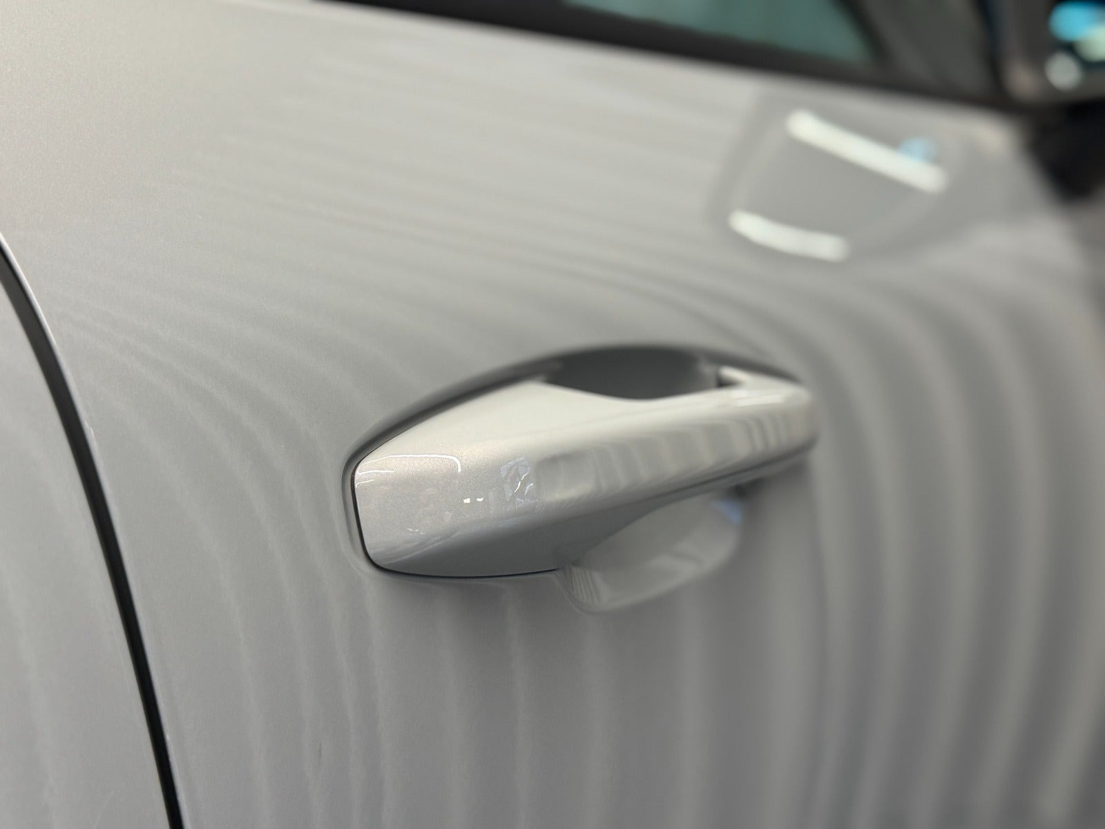Grå Volvo EX40 fra 2024