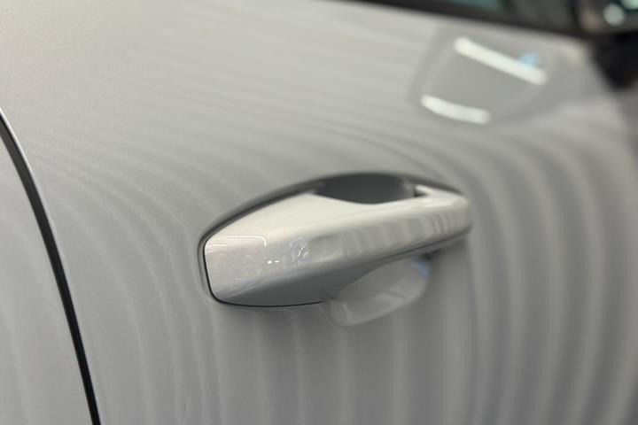 Grå Volvo EX40 fra 2024