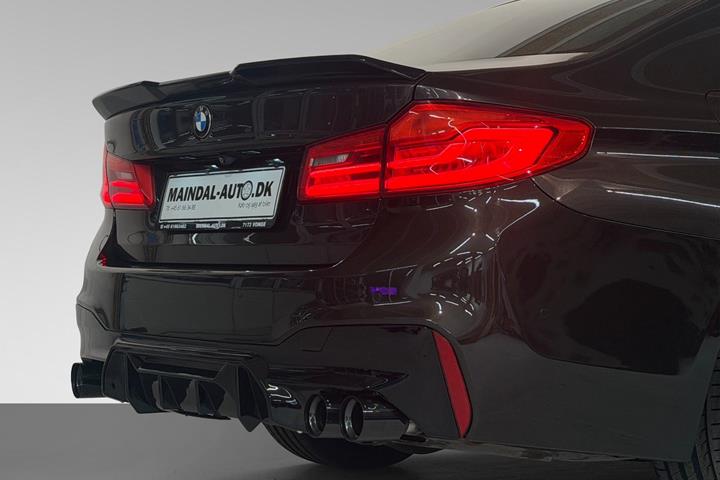 Rød BMW 530d fra 2017