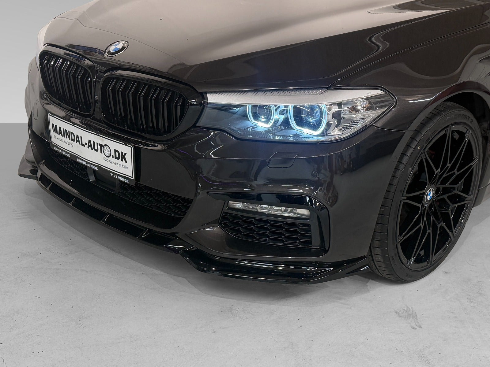 Rød BMW 530d fra 2017