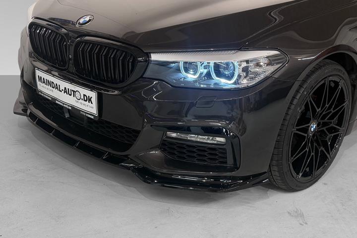 Rød BMW 530d fra 2017