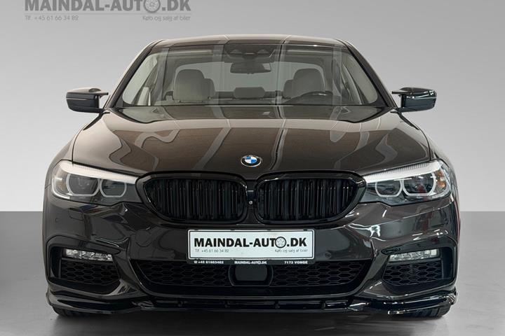 Rød BMW 530d fra 2017