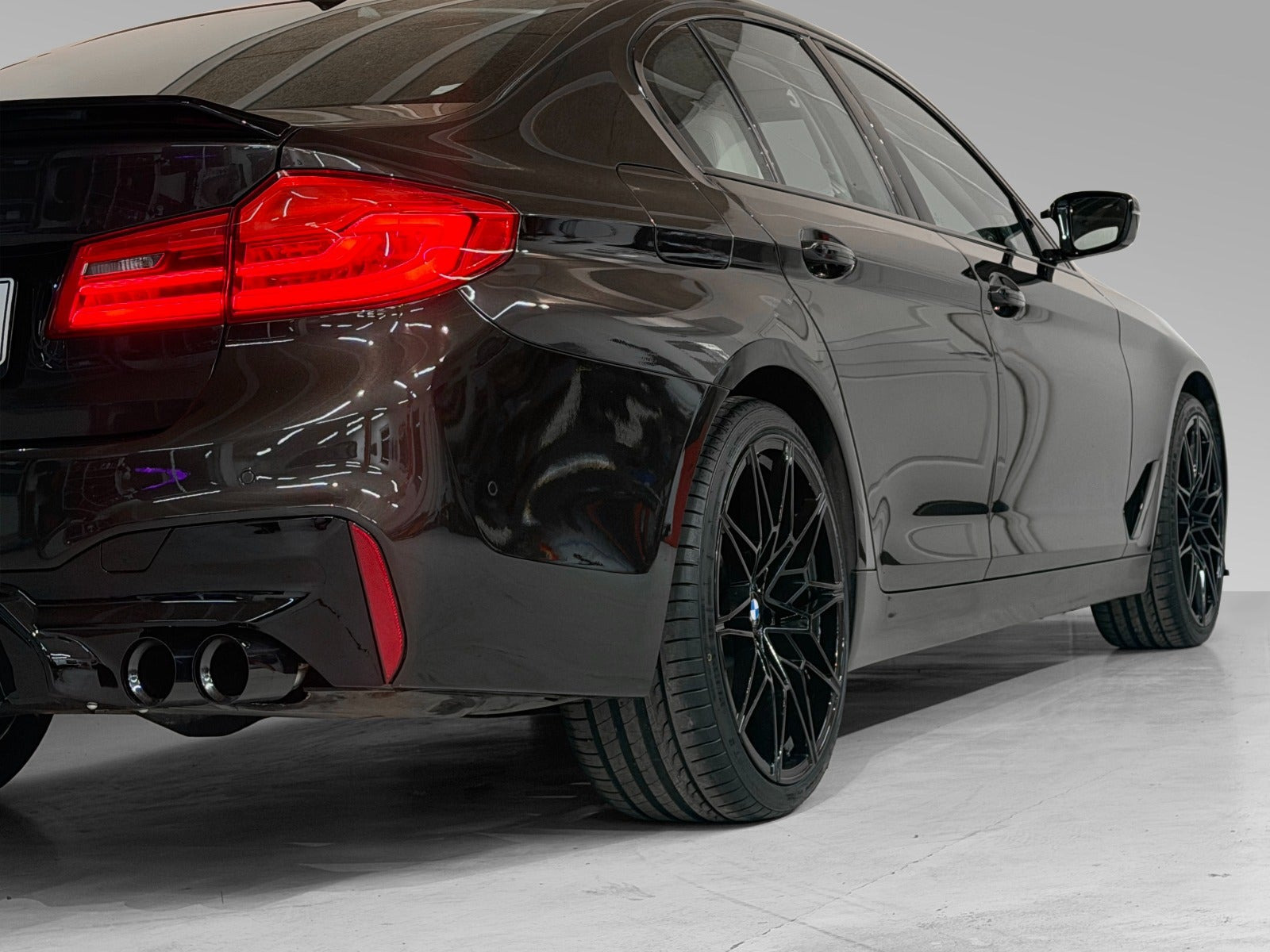 Rød BMW 530d fra 2017
