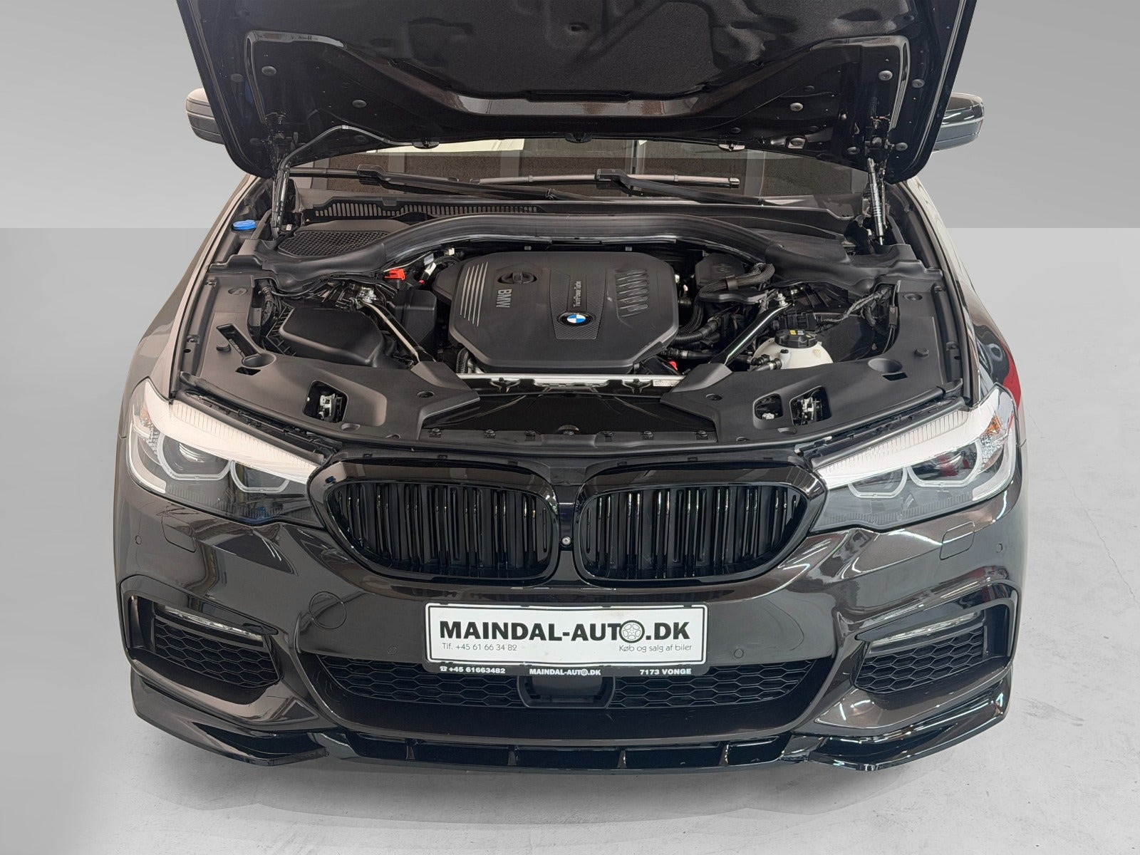 Rød BMW 530d fra 2017
