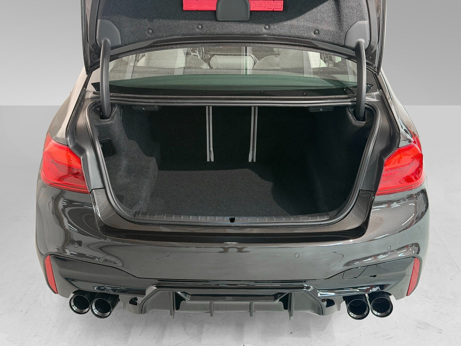 Rød BMW 530d fra 2017