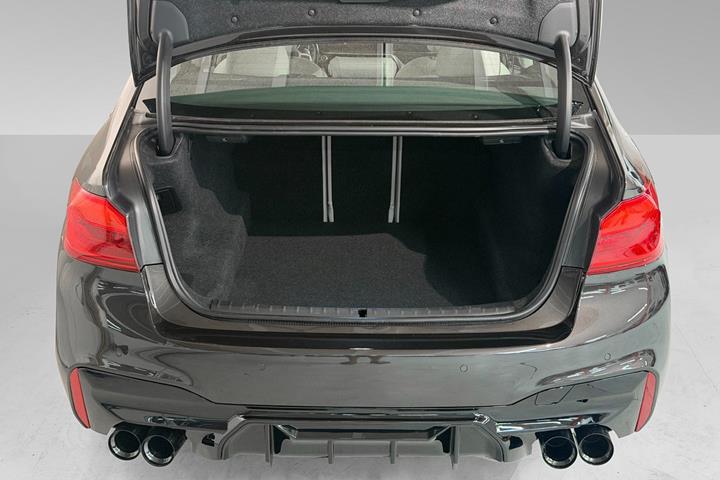 Rød BMW 530d fra 2017