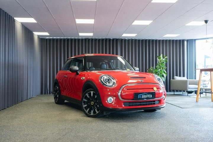 Rød Mini Cooper SE fra 2021
