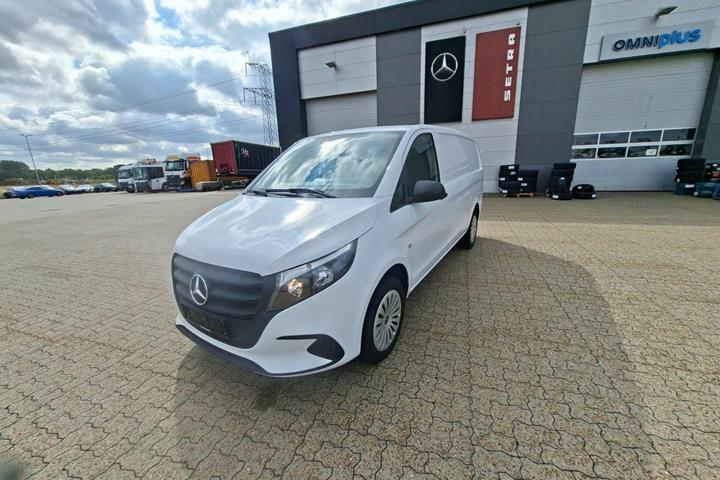 Hvid Mercedes Vito 114 fra 2024