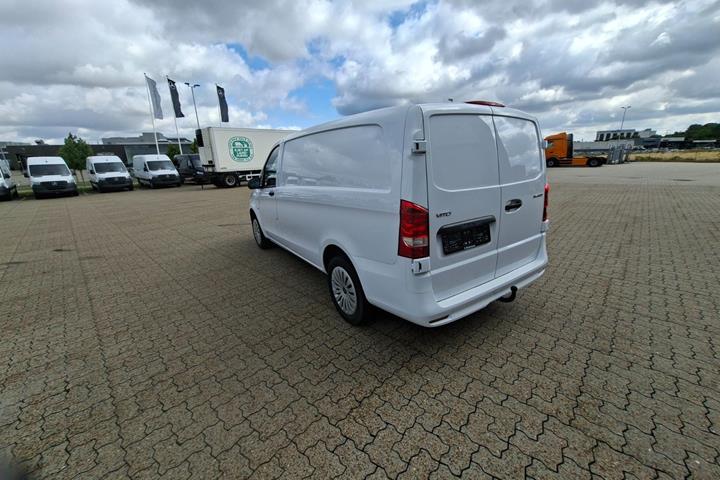 Hvid Mercedes Vito 114 fra 2024