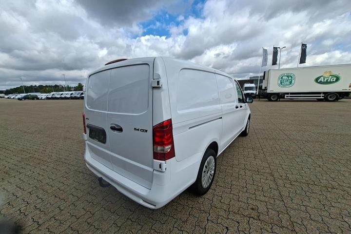 Hvid Mercedes Vito 114 fra 2024