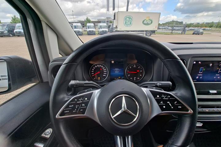 Hvid Mercedes Vito 114 fra 2024