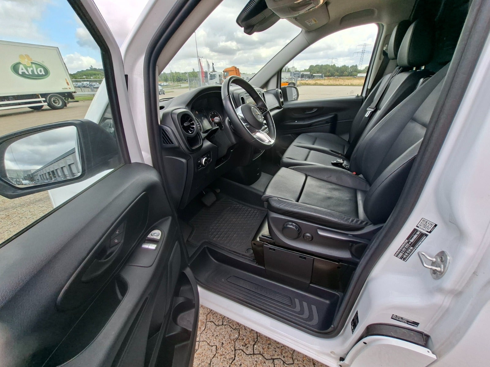Hvid Mercedes Vito 114 fra 2024