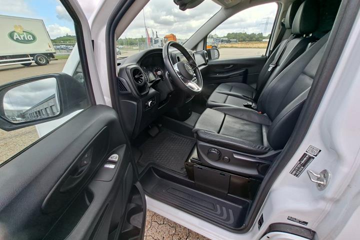 Hvid Mercedes Vito 114 fra 2024