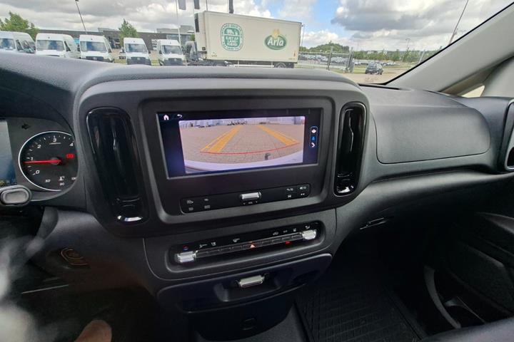 Hvid Mercedes Vito 114 fra 2024