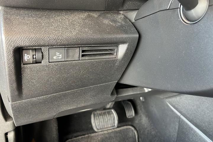 Grå Citroën ë-C4 X fra 2024