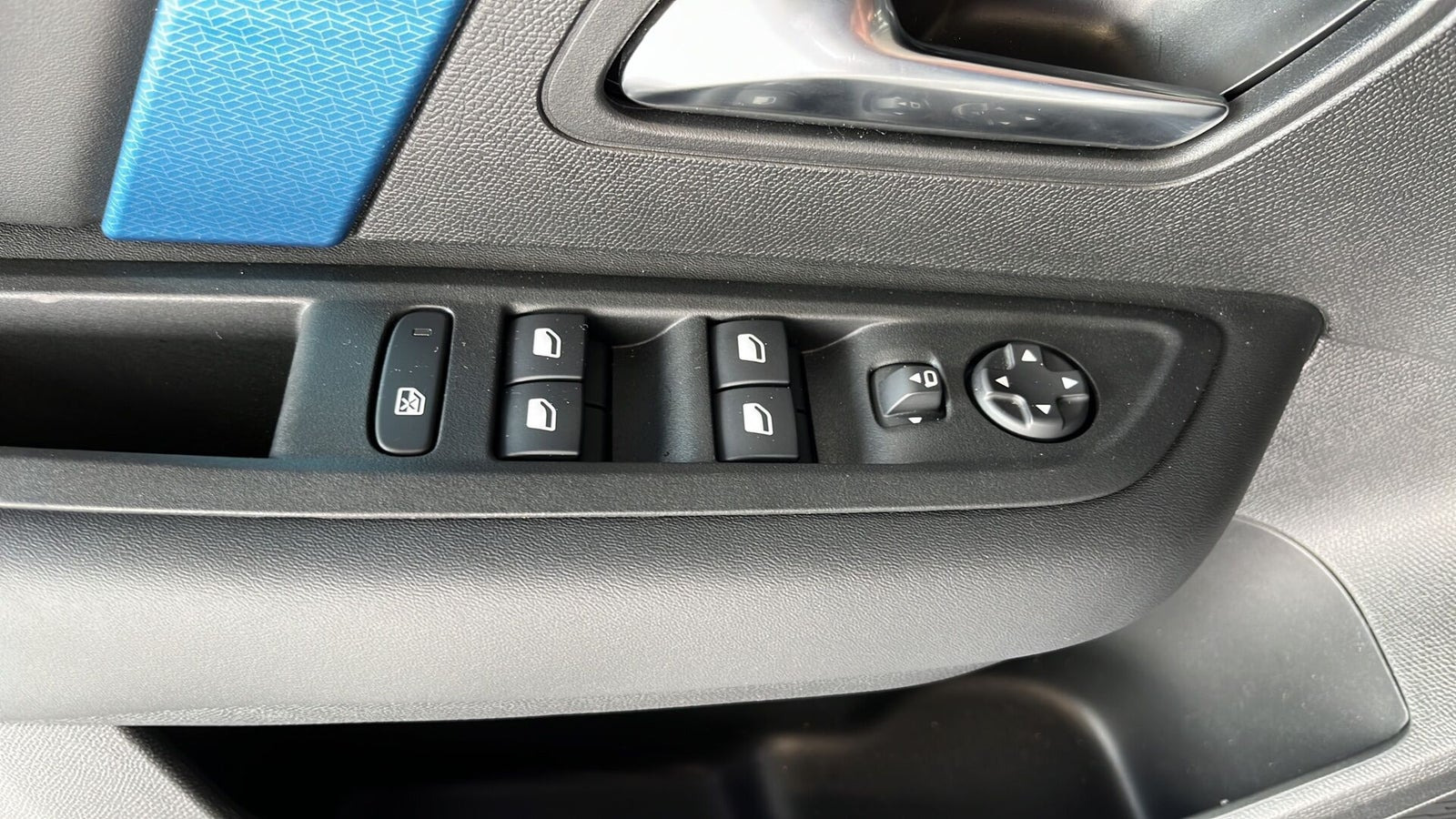 Grå Citroën ë-C4 X fra 2024