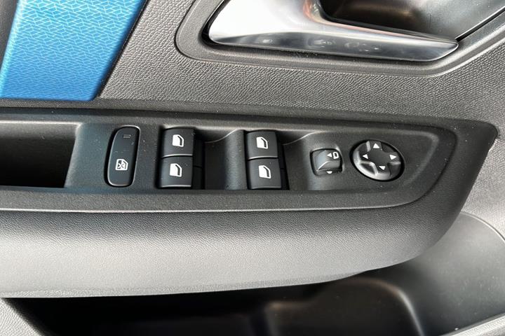 Grå Citroën ë-C4 X fra 2024