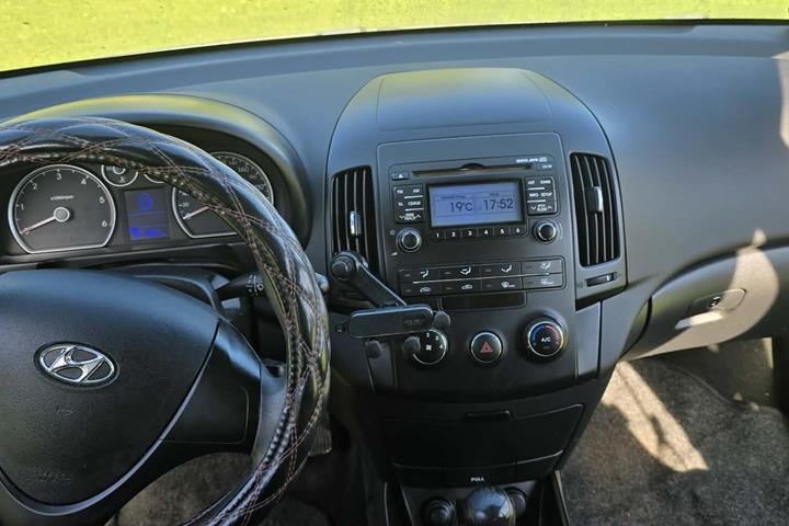 Grå Hyundai i30 fra 2009
