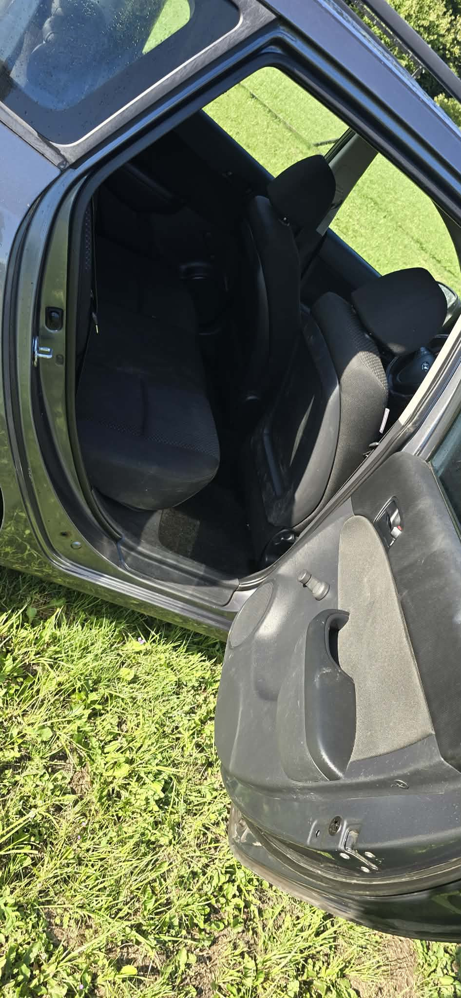 Grå Hyundai i30 fra 2009