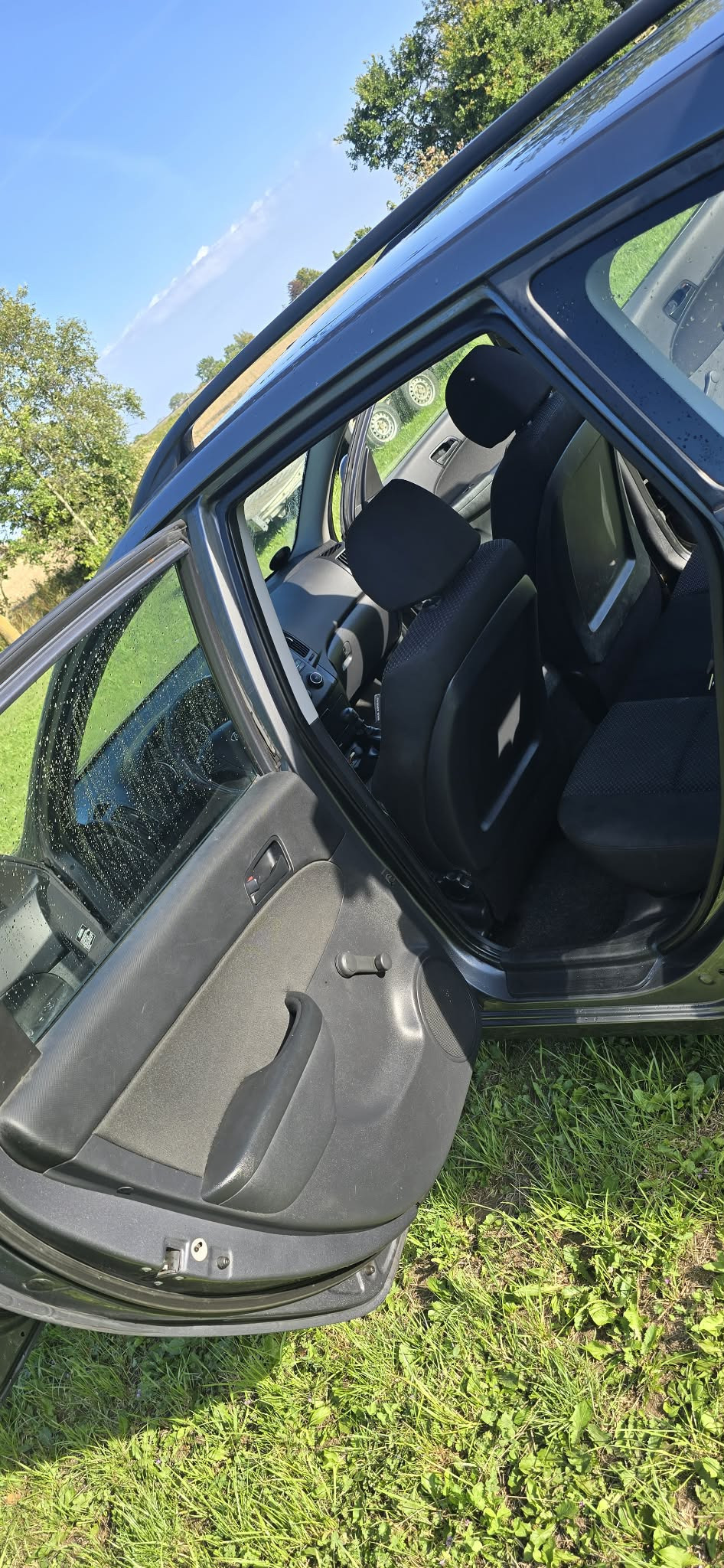 Grå Hyundai i30 fra 2009