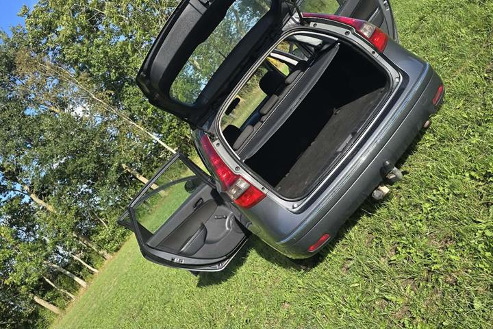 Grå Hyundai i30 fra 2009