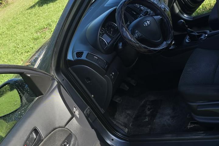 Grå Hyundai i30 fra 2009