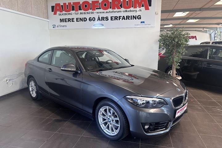 Grå BMW 218i fra 2020