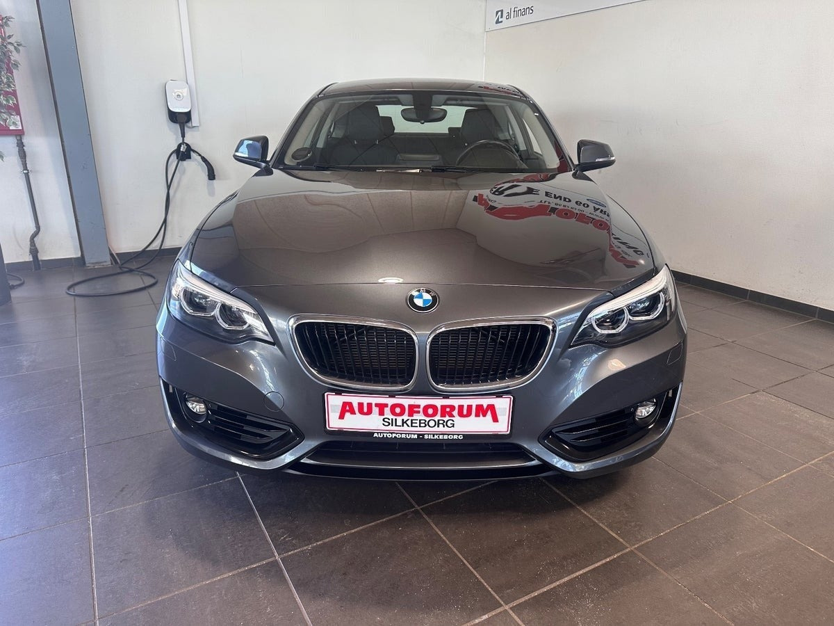 Grå BMW 218i fra 2020