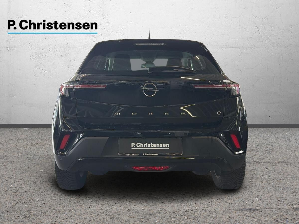Sort Opel Mokka-e fra 2023