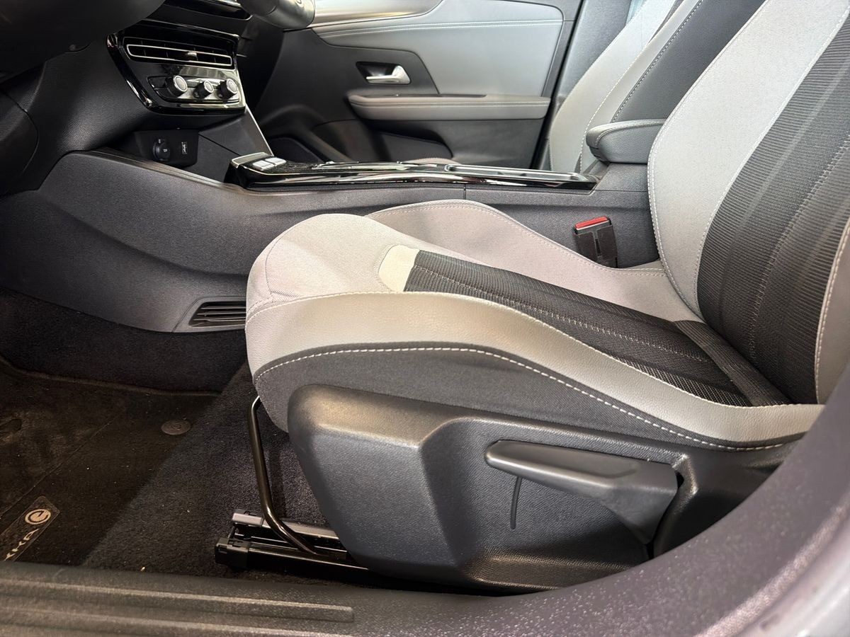 Sort Opel Mokka-e fra 2023