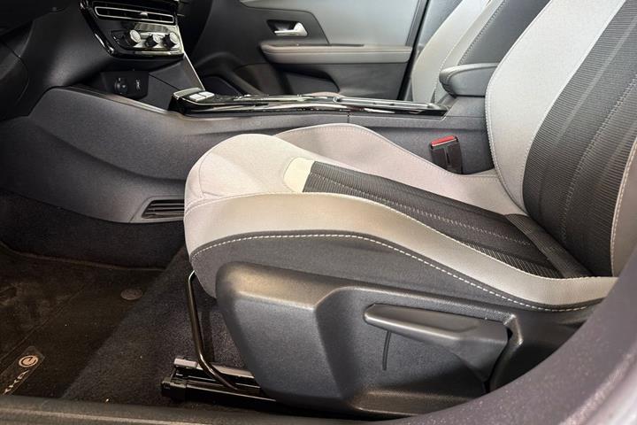 Sort Opel Mokka-e fra 2023