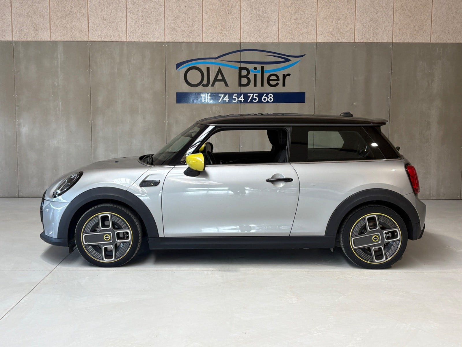 Sølv Mini Cooper SE fra 2023