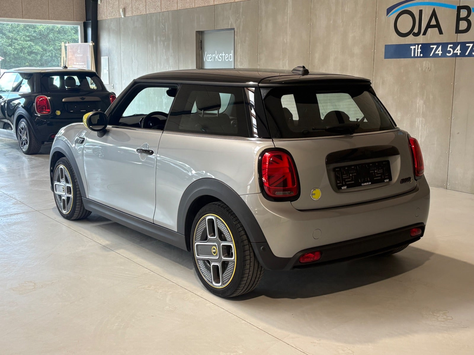 Sølv Mini Cooper SE fra 2023