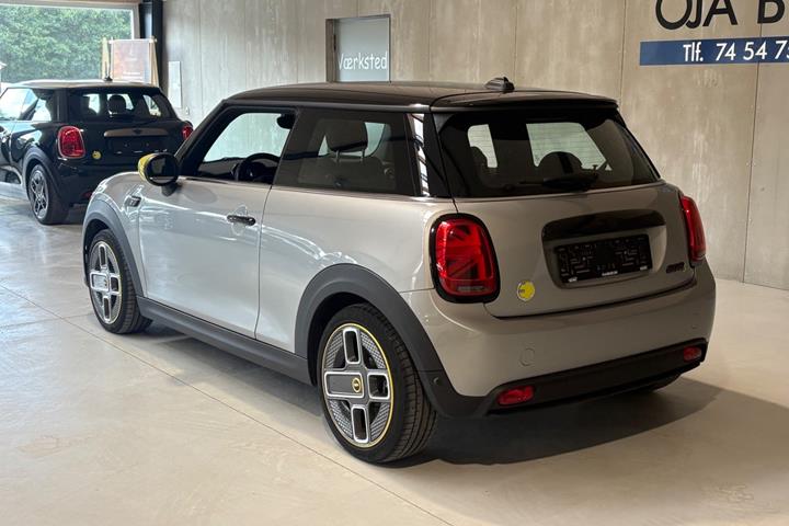Sølv Mini Cooper SE fra 2023