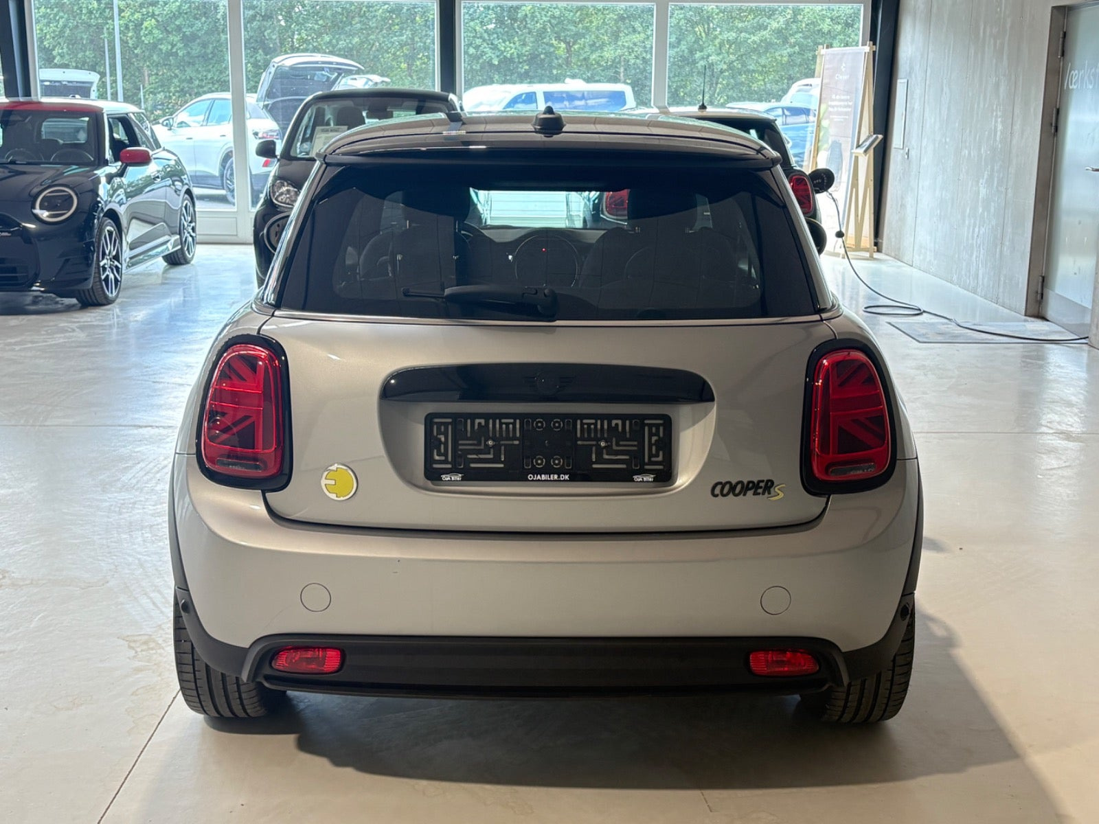 Sølv Mini Cooper SE fra 2023