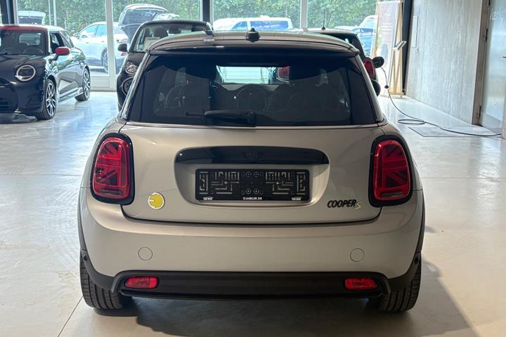 Sølv Mini Cooper SE fra 2023