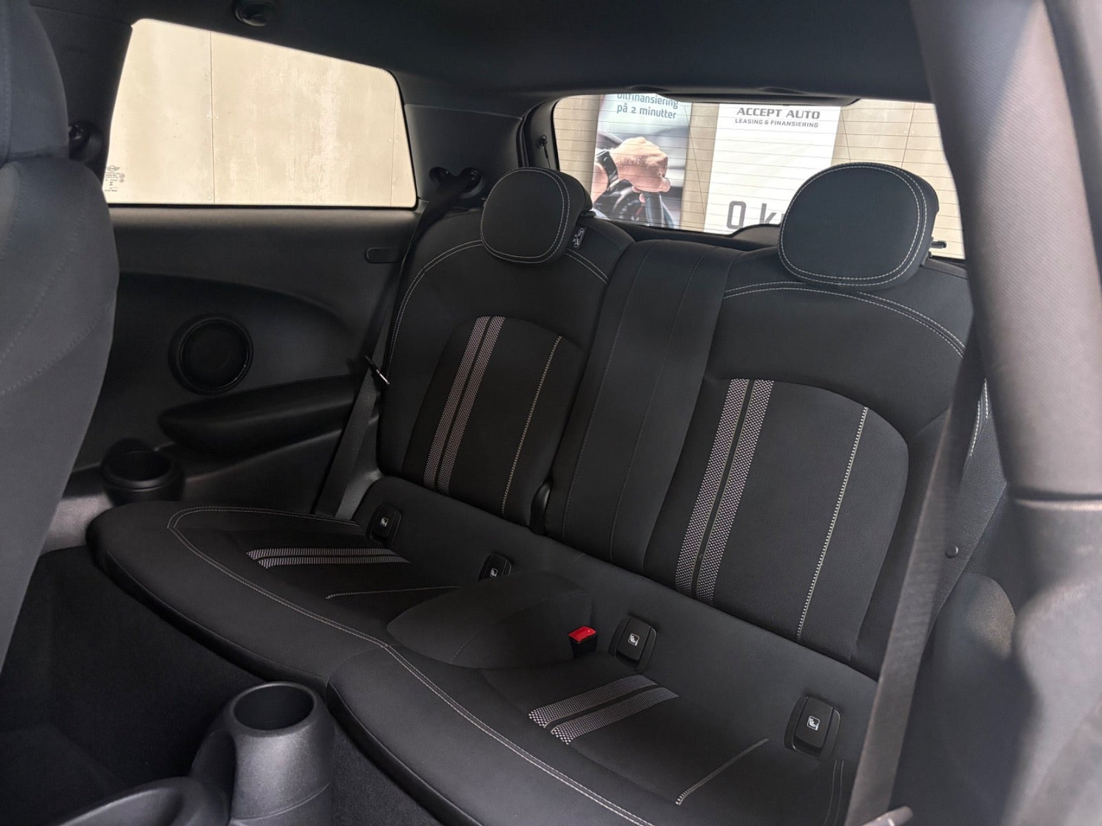 Sølv Mini Cooper SE fra 2023