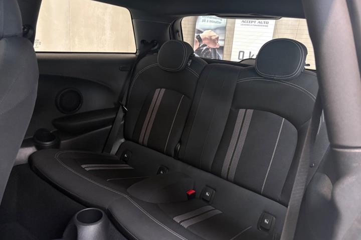 Sølv Mini Cooper SE fra 2023